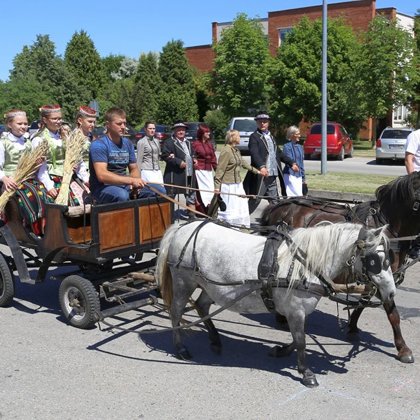 Pažėrų krašto ūkininko Petro Simučio dviejų arklių traukiama brička