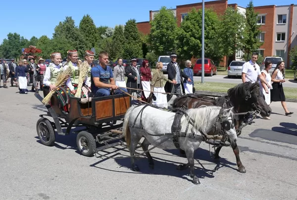 Pažėrų krašto ūkininko Petro Simučio dviejų arklių traukiama brička